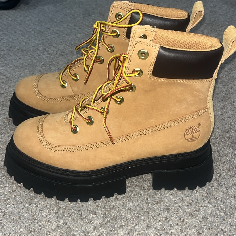 NWOT! Timberland Women's Sky 6" Lace-Up Boots. Sz 7.5
